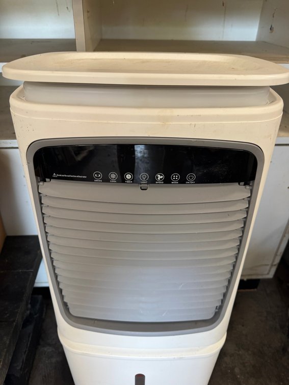 Portable evaporative air cooler