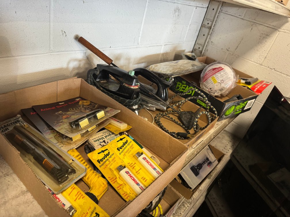 Small tools, lighters, blades and irons