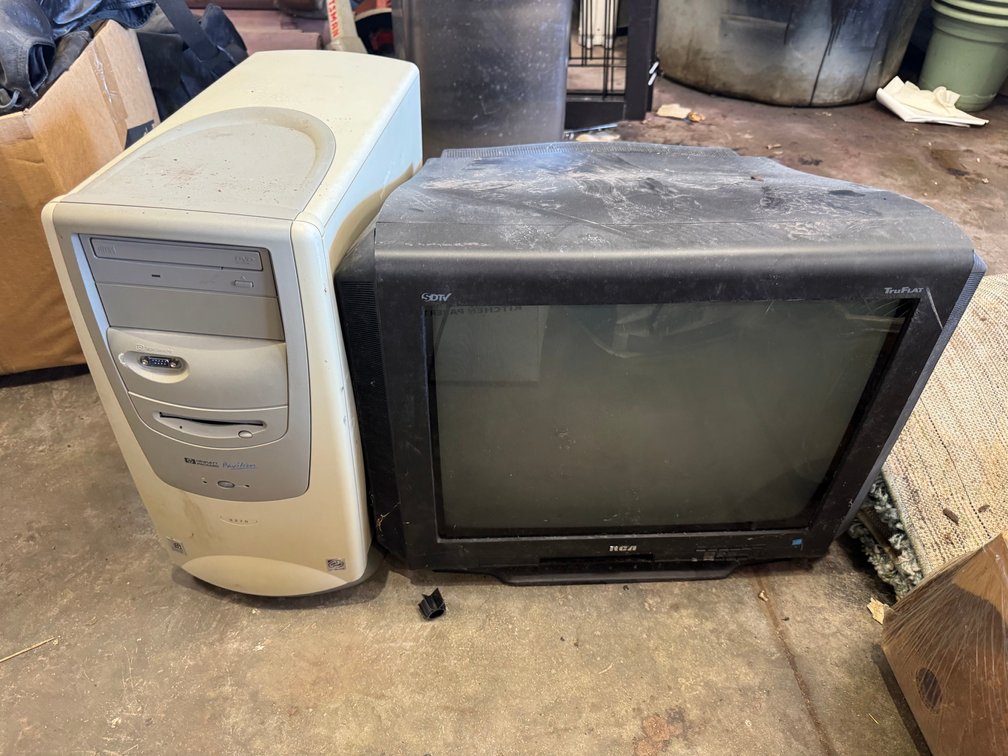 Vintage television and HP computer