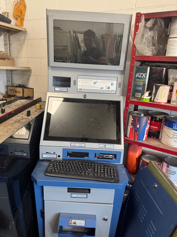 Digital photo printing kiosk