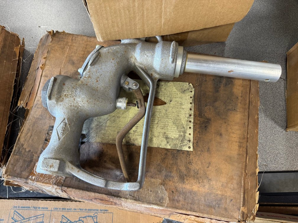 Automatic fueling nozzles