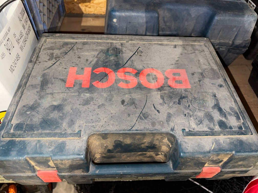 Bosch fine-cut saw and miter table