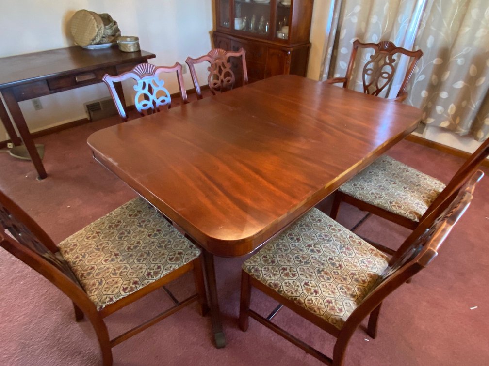 Dining room table with 6 chairs
