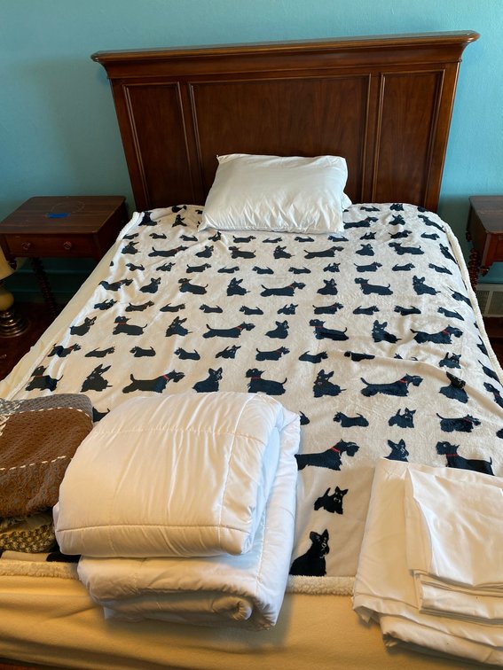 Full size bed
