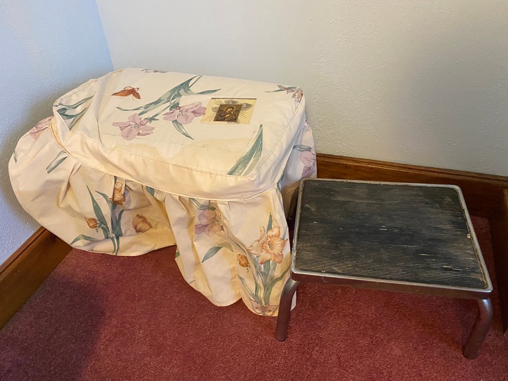 2 Stools