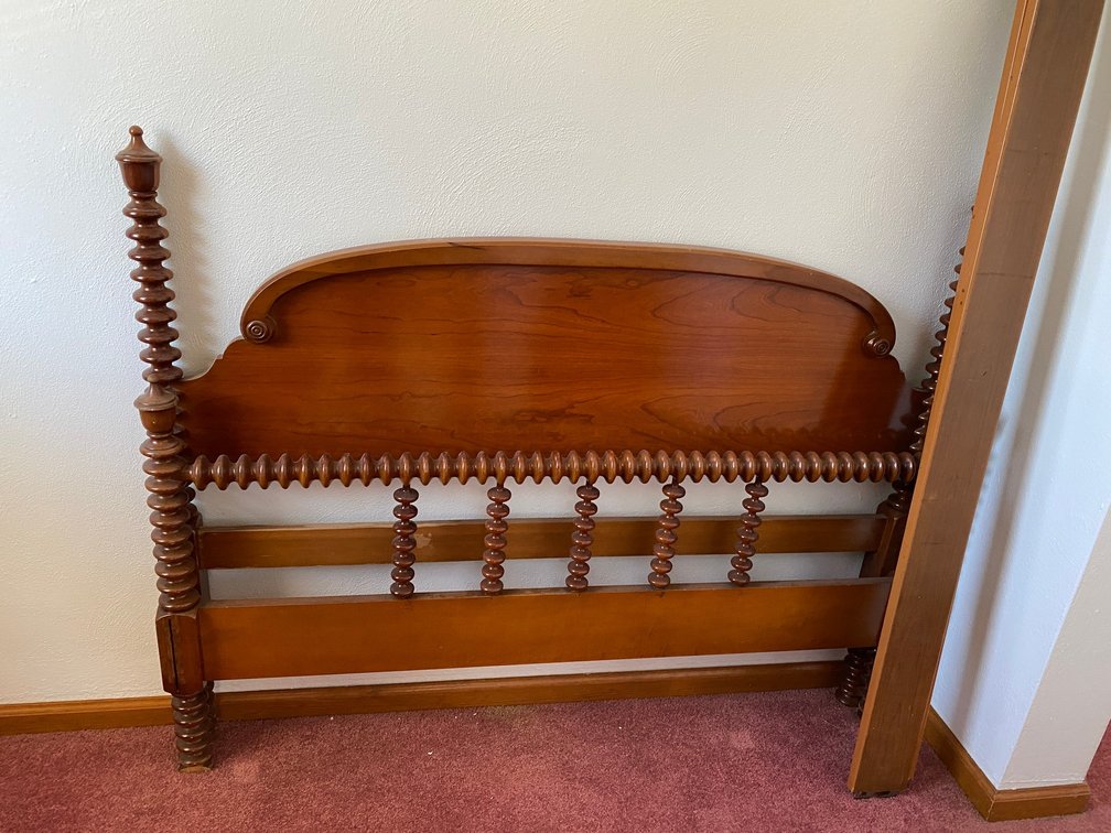 Full size bed