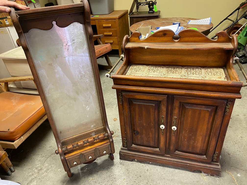 Dry sink with brass towel bars on side