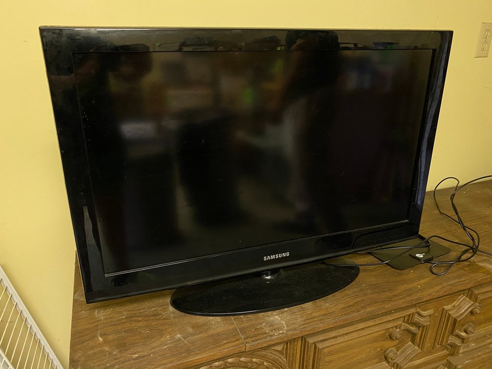 31" Samsung flat screen TV**no remote**