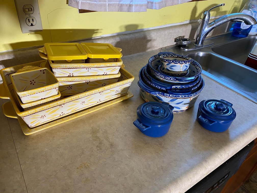 Temptations cookware in yellow, bowls in blue
