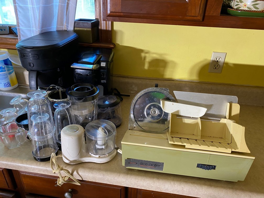 Rival Slice Crafter meat slicer, Keurig coffee maker, Bunn coffee pot, choppers**all need cleaned**