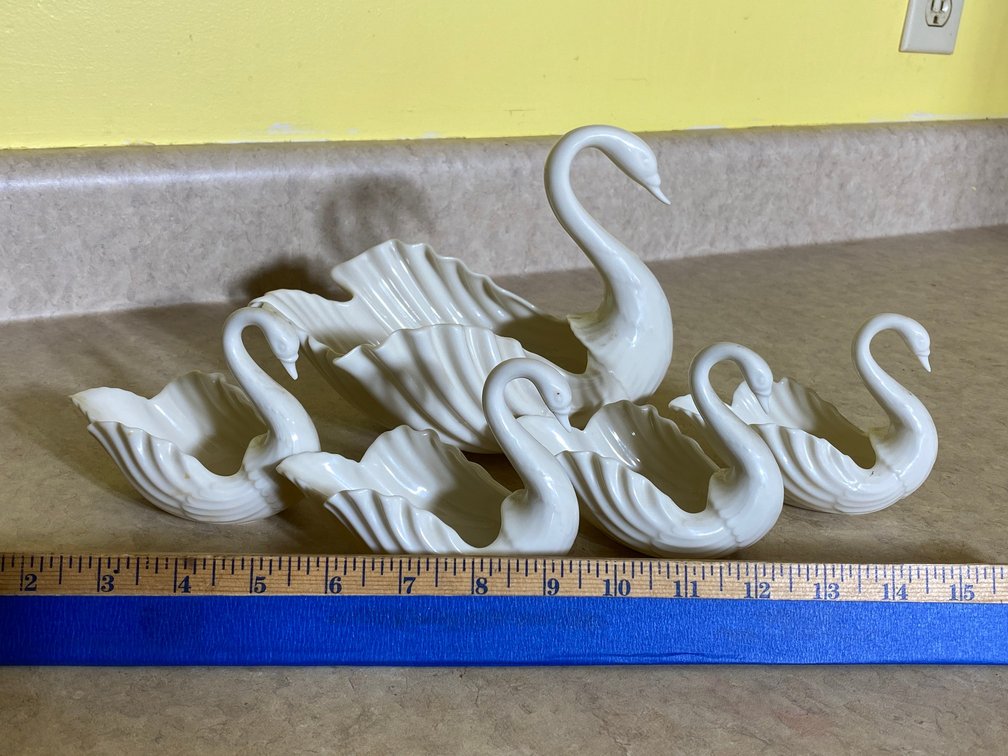 5 Lenox swans