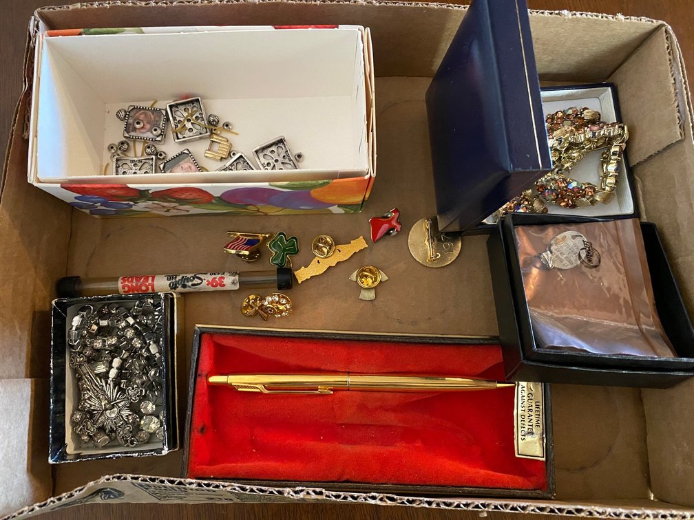Costume jewelry, pen