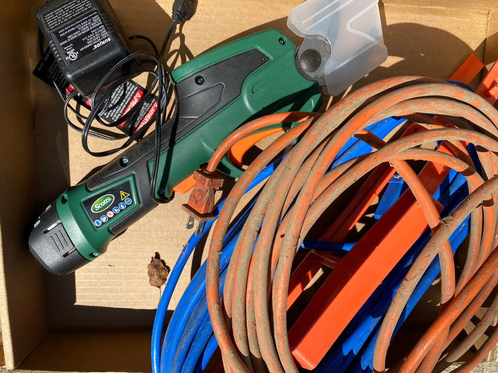 Scotts Electric Pruner & Extension Cord
