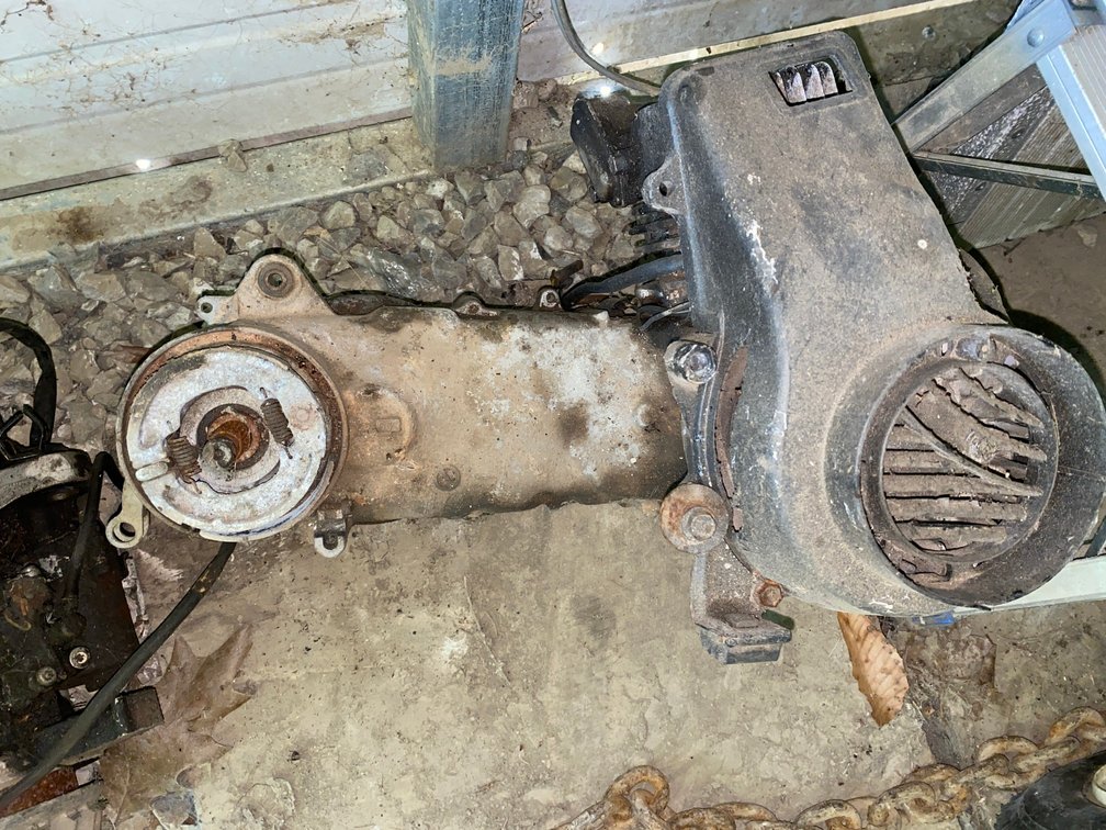 Small Scooter/Moped Engine with CVT Transmission Assembly