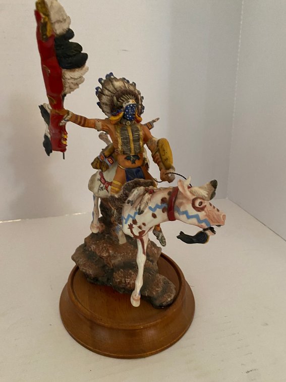 Figurine: "War Cry of the Sioux"
