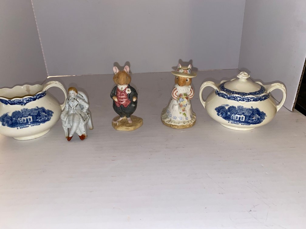 Royal Doulton Brambly Hedge Figures & Blue-and-White Porcelain