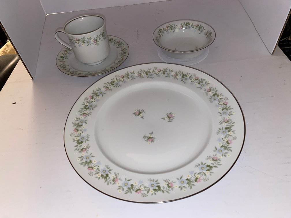 Dinnerware Service