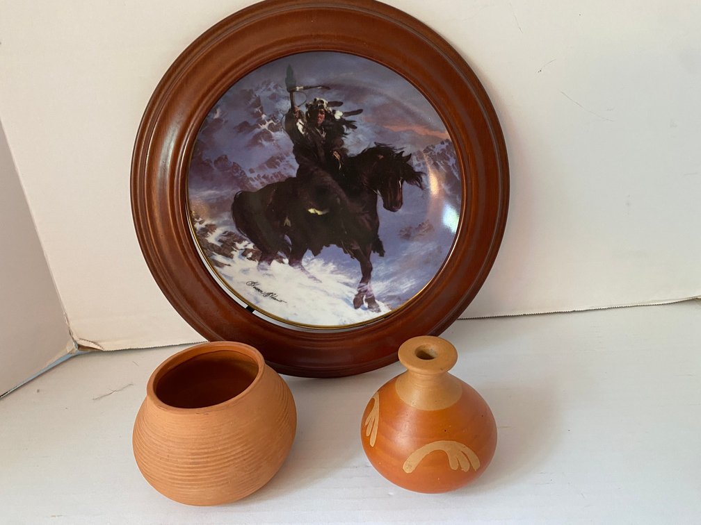Pottery & Collector Plate