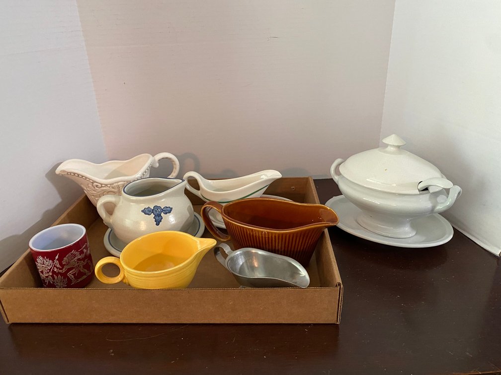 Assorted Gravy Boats, Sauce Tureen & Serving Pieces