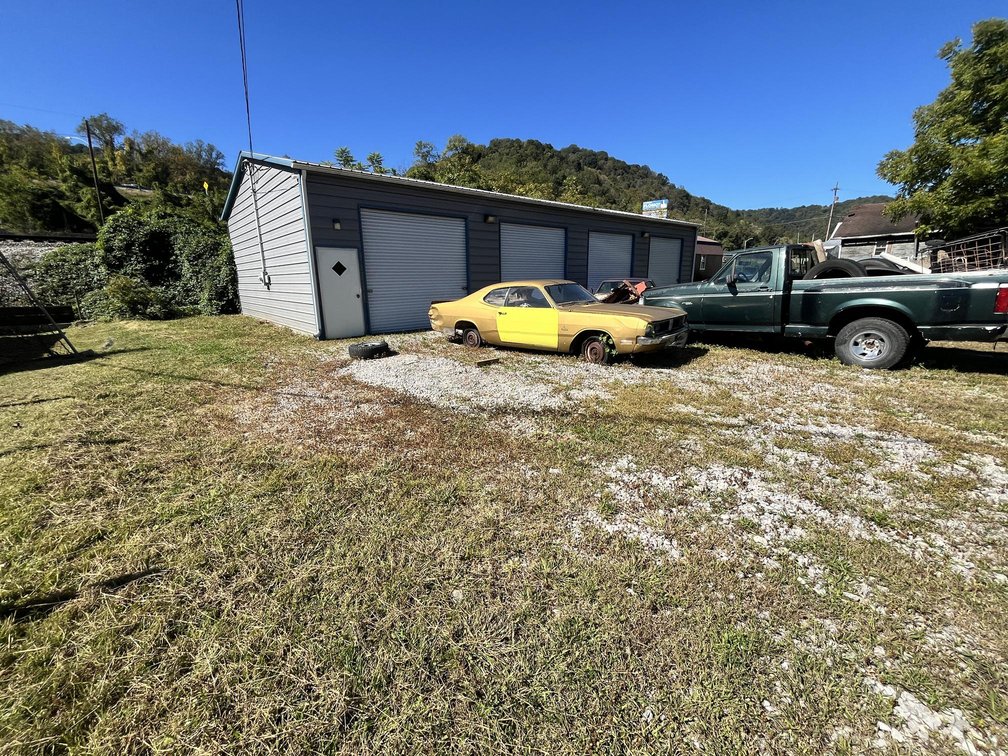 Image for 4-Bay Commercial Garage with Apartment in Marmet