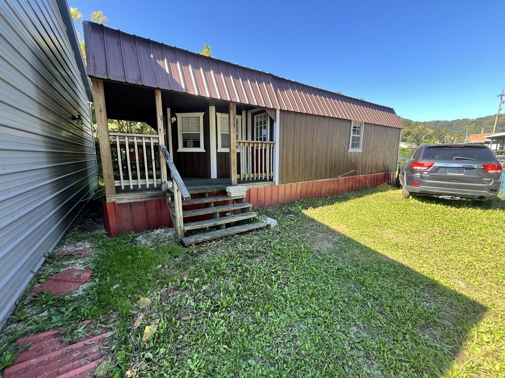 Image for 4-Bay Commercial Garage with Apartment in Marmet