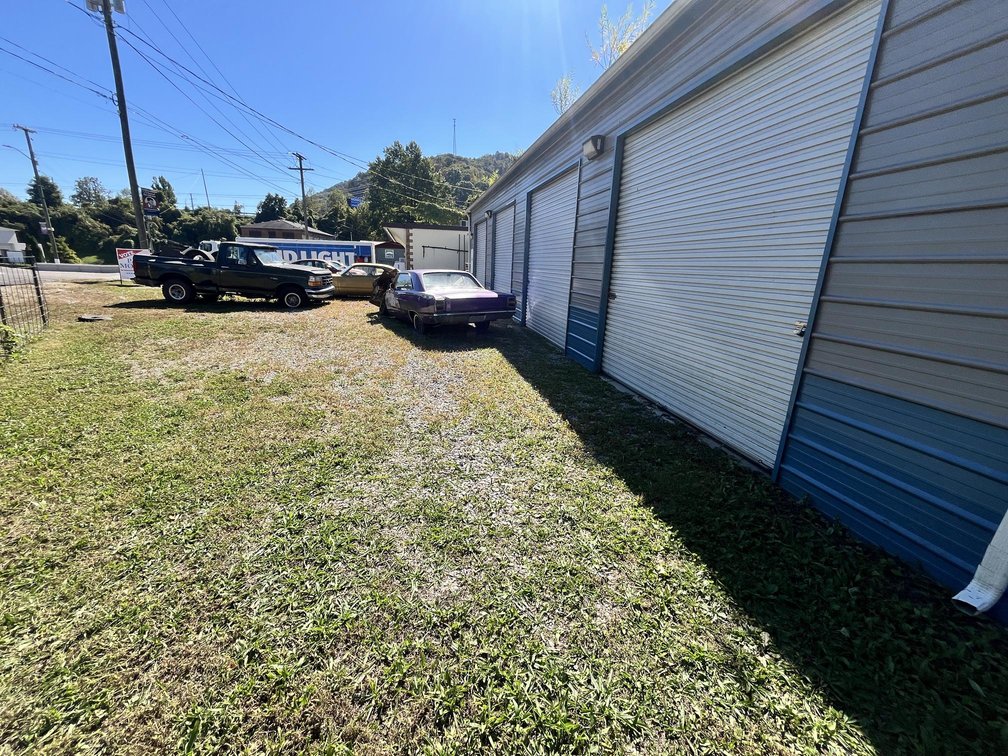 Image for 4-Bay Commercial Garage with Apartment in Marmet