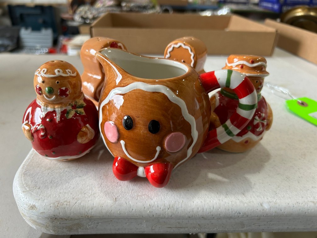 Gingerbread salt and pepper shakers and creamer