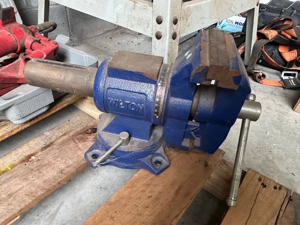 Wilton swivel bench vise