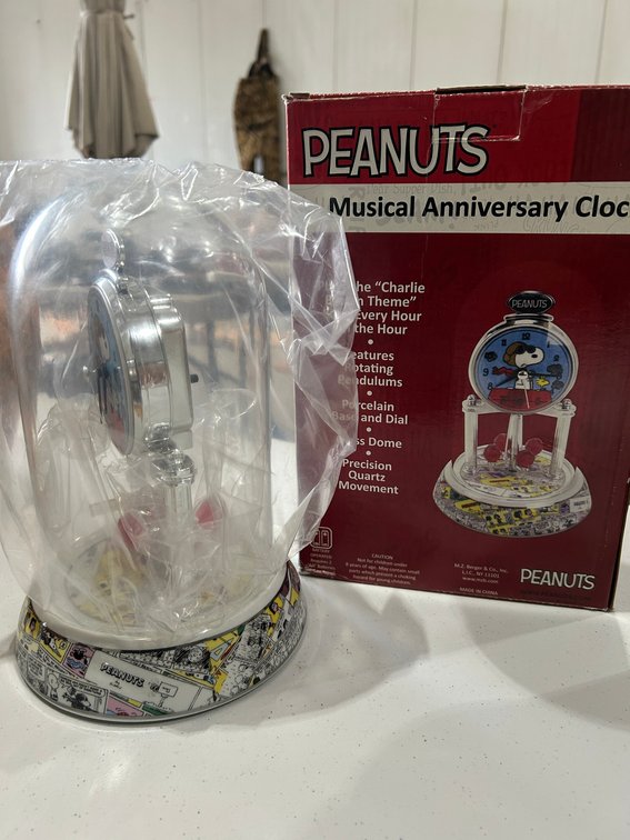Peanuts Musical Anniversary clock with box