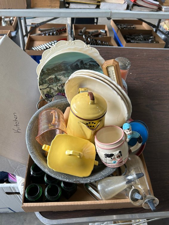 Collection of vintage items