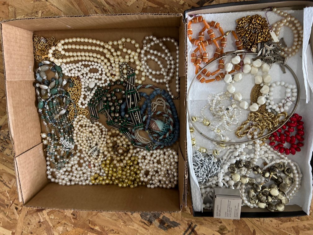 Costume jewelry necklaces