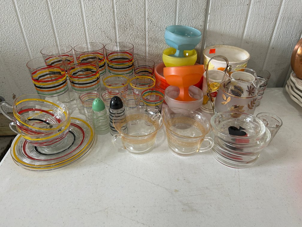 Panelled Ring Ding Anchor Hocking glasses, cups and saucers