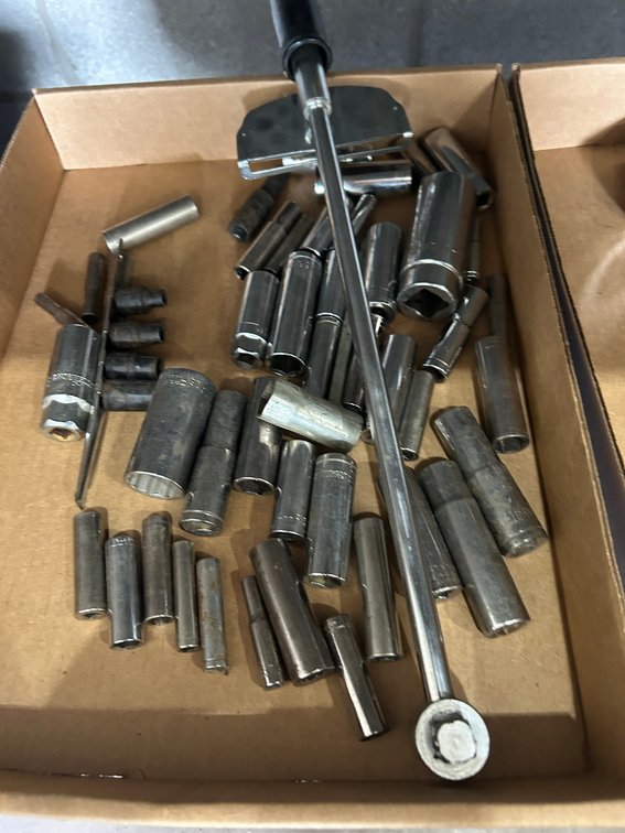 Selection of deep well sockets, bar-type torque wrench