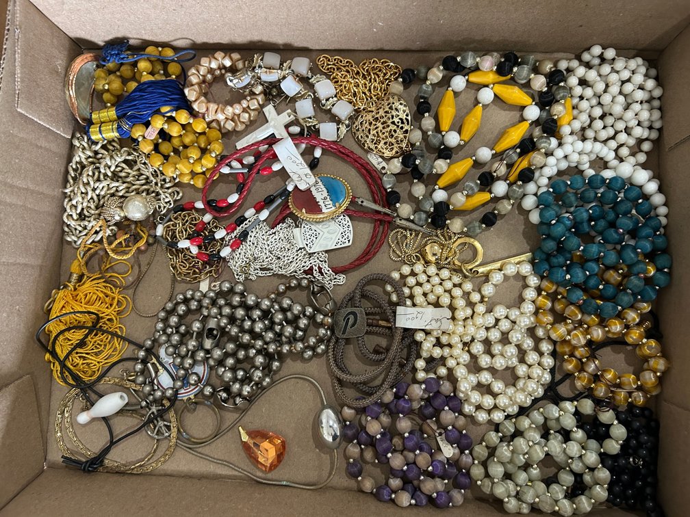 Collection of ladies costume jewelry-mainly necklaces