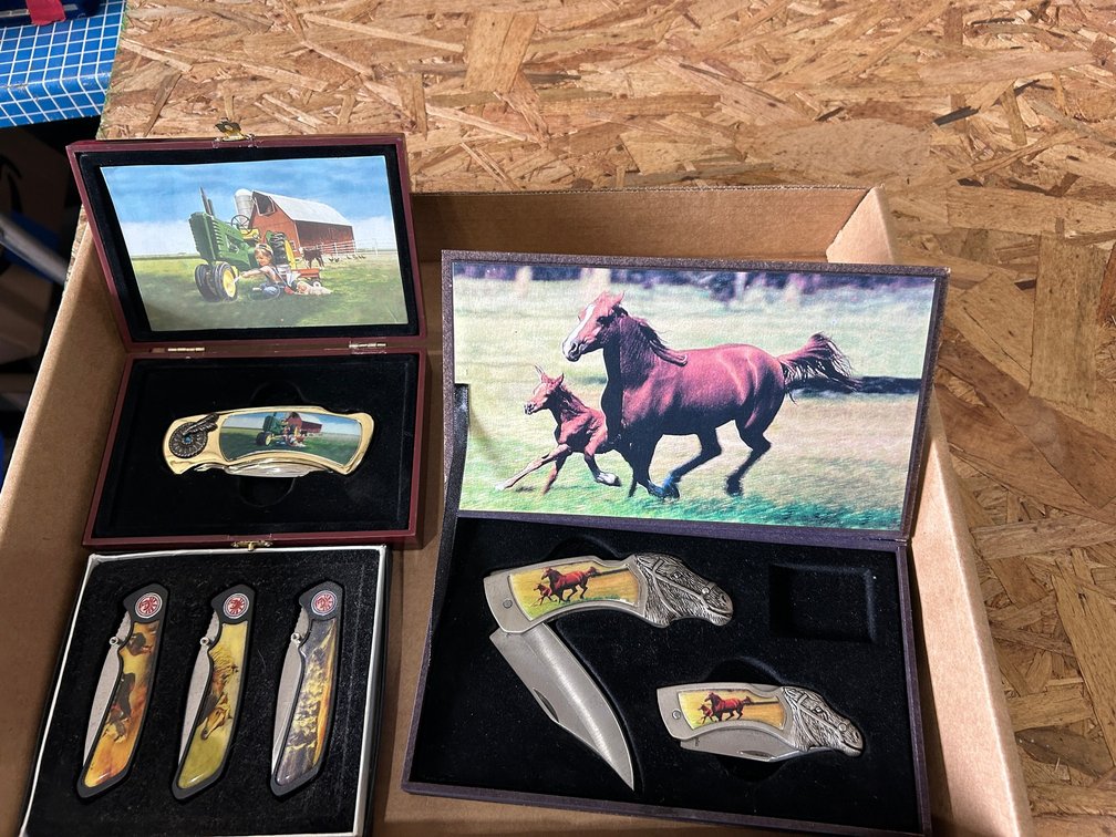 Collectible Pocket knives, tractor and horse theme