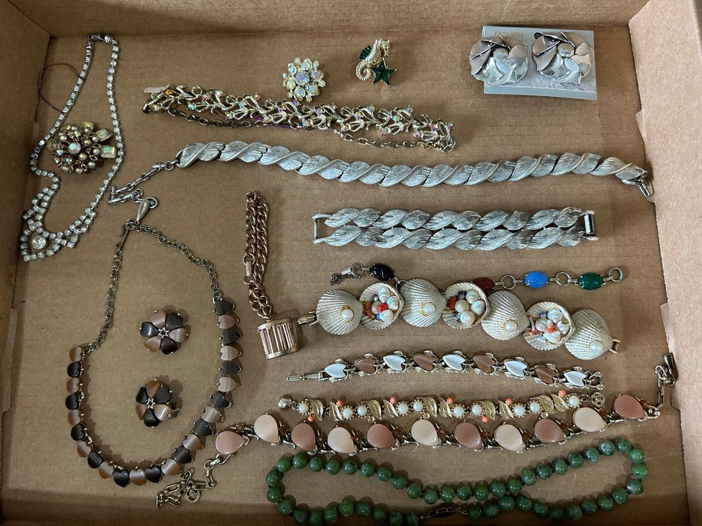 Vintage ladie's costume jewelry