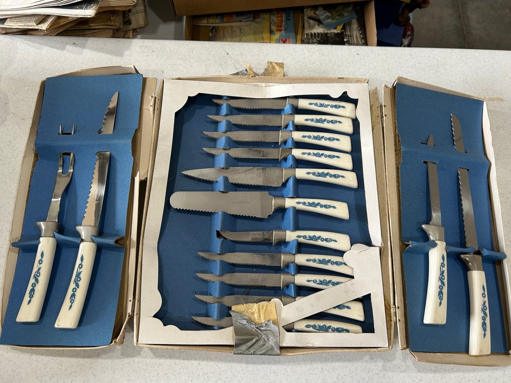 19 piece Golden Prestige cuttlery set