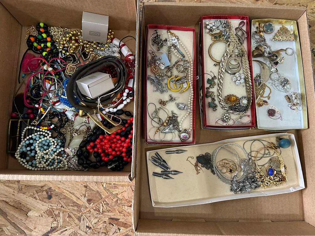 Necklaces, bracelets, earrings