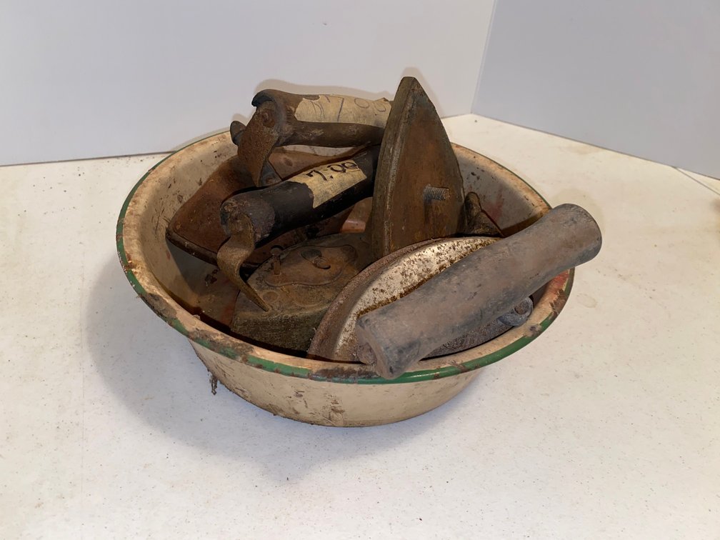 Sadirons, Enamel ware bowl