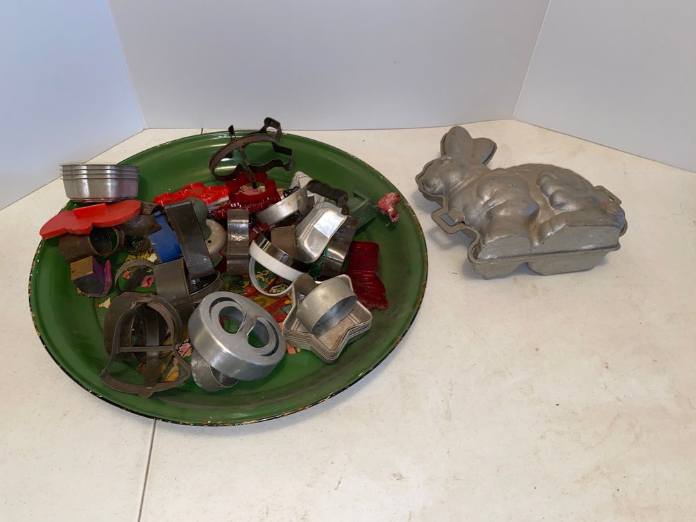 Early Cookie Cutters, Rabbit Cake Mold, Serving Platter(Metal)