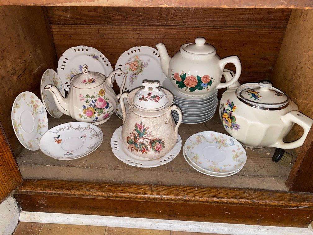 China, Teapots, Saucers