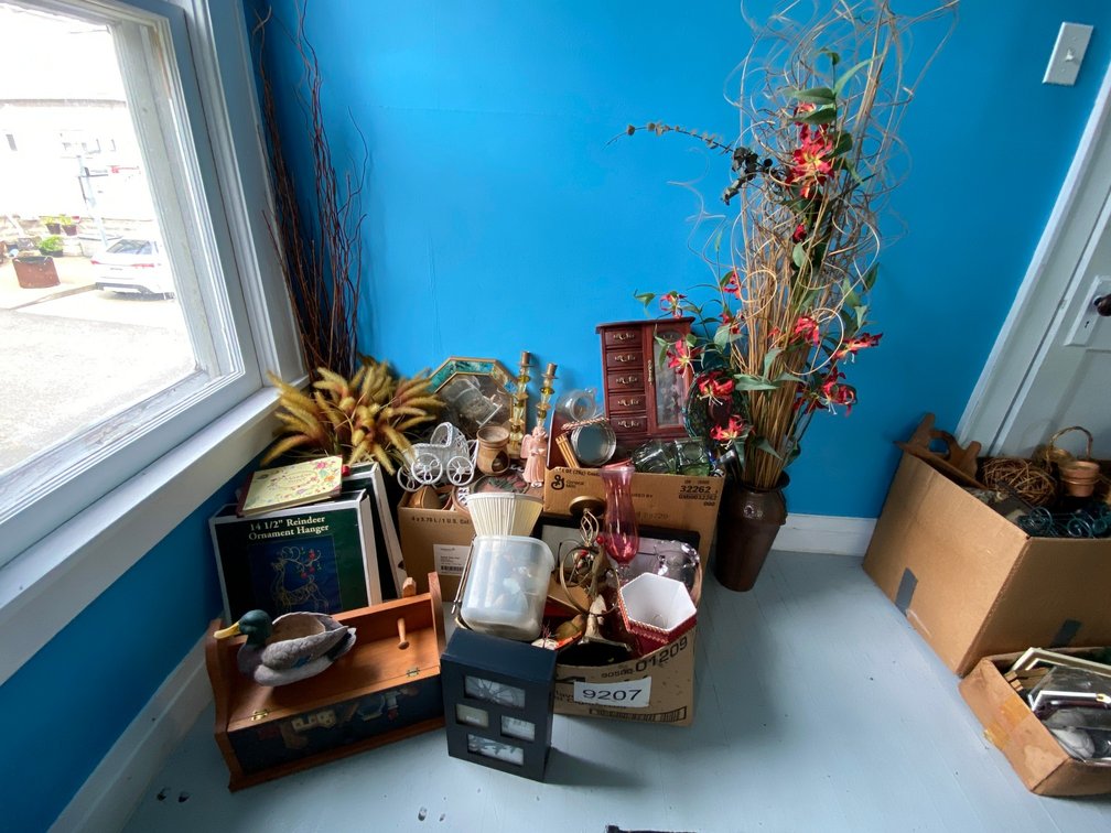Artificial Flowers, Ornaments, Jewelry Box, Vases, Cups, Decorative Items
