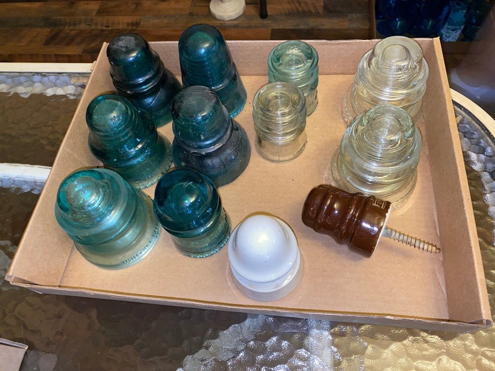 Flat of Glass Insulators
