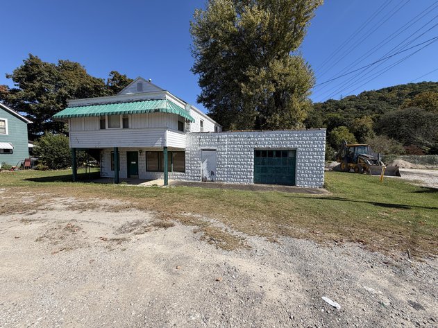 Image for Mixed-Use Property in Nitro
