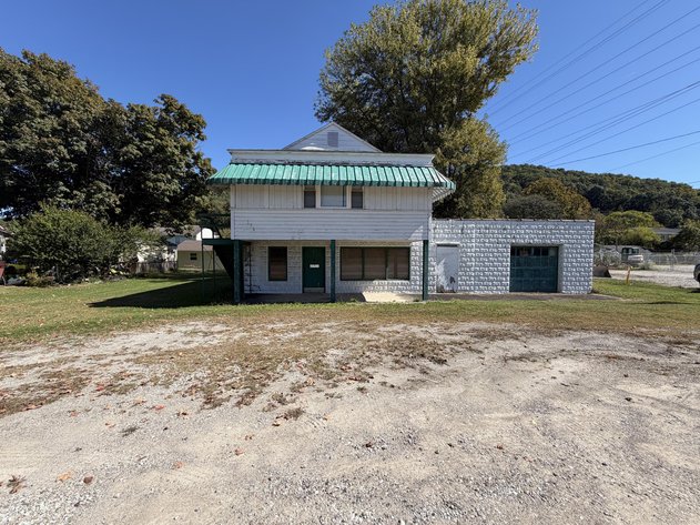 Image for Mixed-Use Property in Nitro