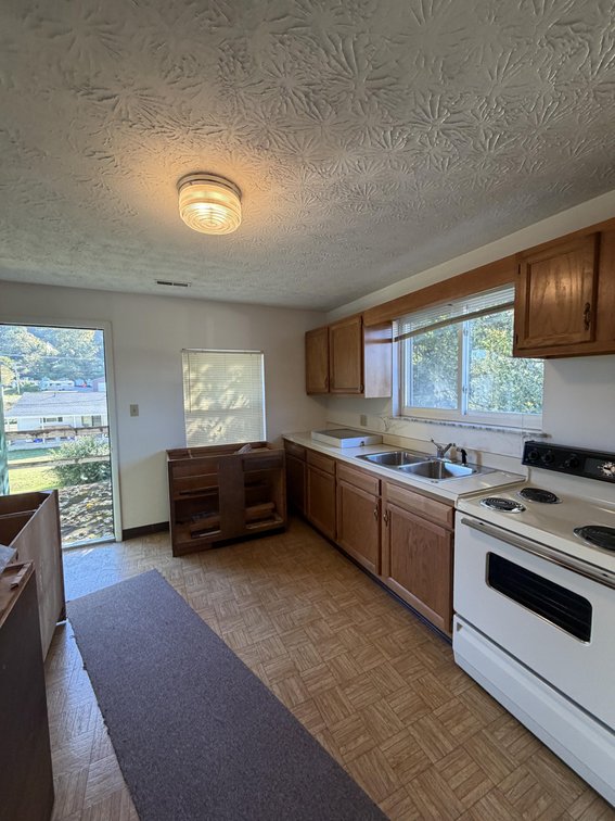Image for Mixed-Use Property in Nitro