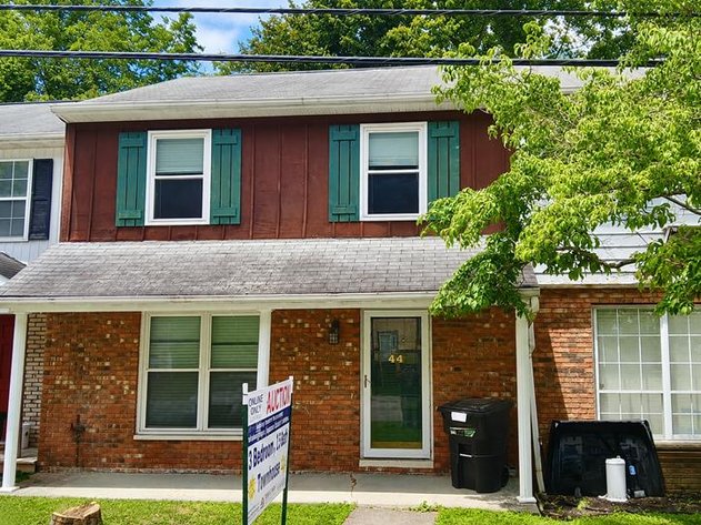 Image for 3 Bedroom Townhome in St. Albans with River Views