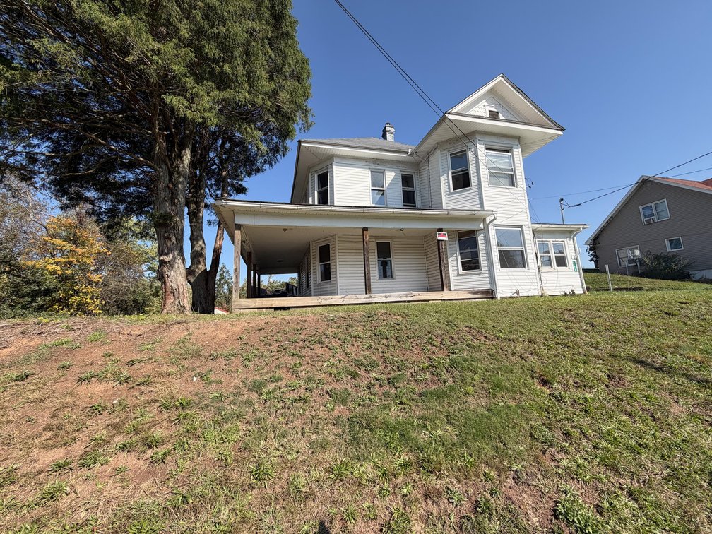 3 Bedroom with Apartment in Spencer Selling to the Highest Bidder