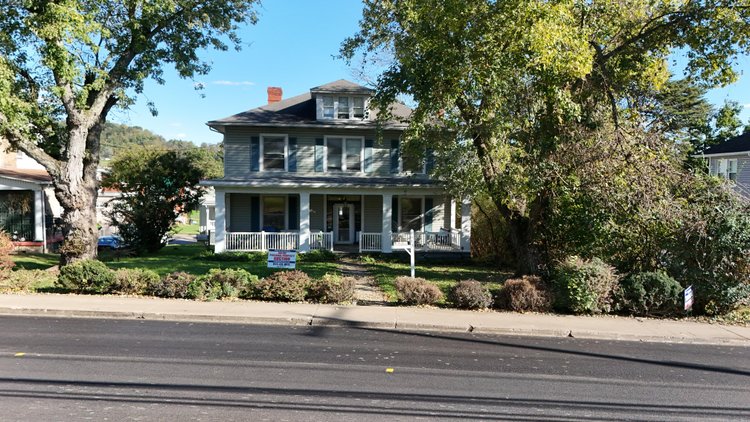 Image for Classic 3 Bedroom with a Detached Carriage House in Clarksburg