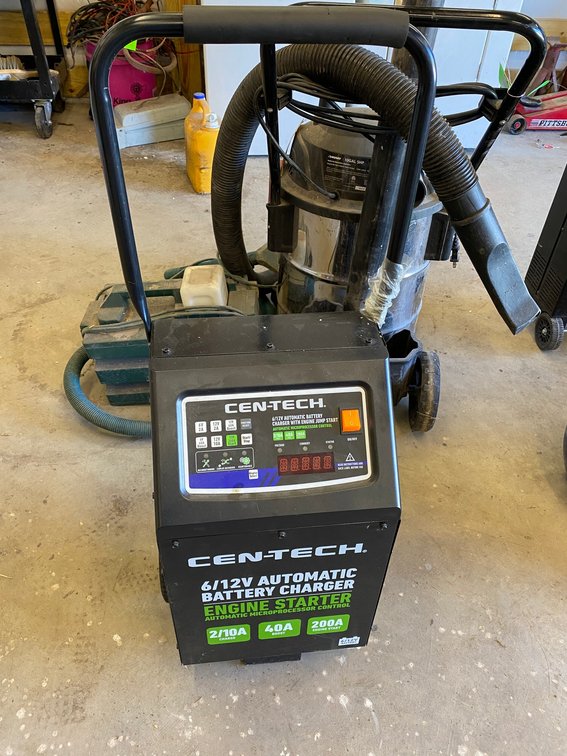 Cen-Tech automatic battery charger/engine starter